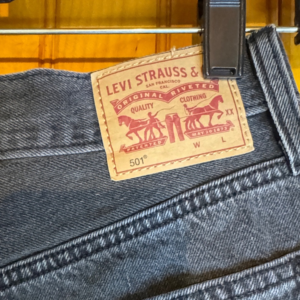 Levi's 501 Black Denim Women's Shorts - Picture 8 of 10